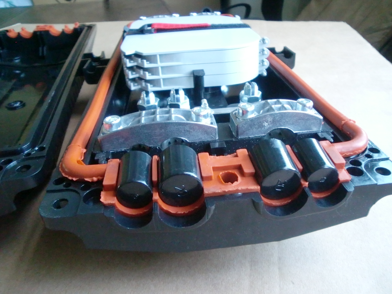 Fiber splice closure